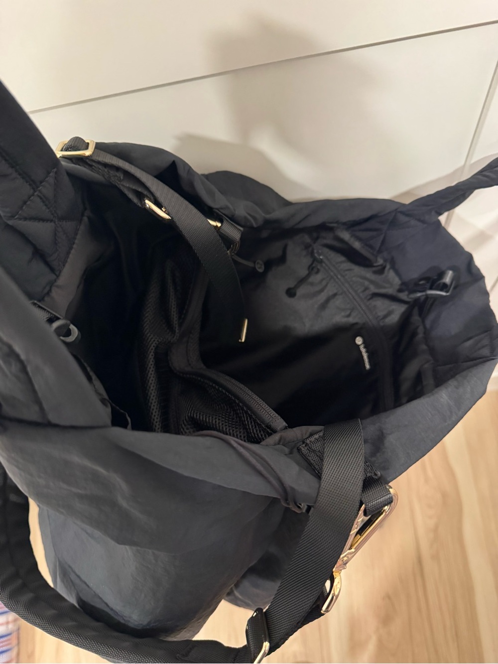 Lululemon On My Level Tote Bag 20L Black/Gold Crossbody Travel Gym Work Bag - Picture 6 of 8